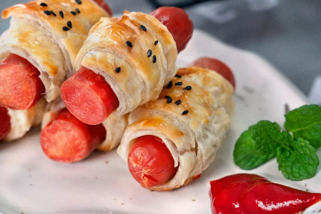 1762156503644872.jpg 可颂肉肠卷02.jpg